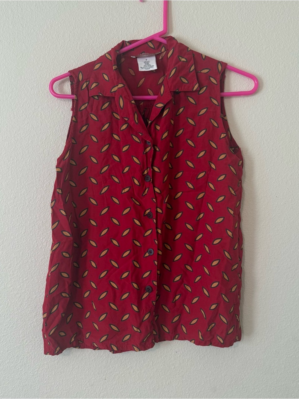 Esprit Sleeveless Red Button-Front Shirt with Leaf Motif